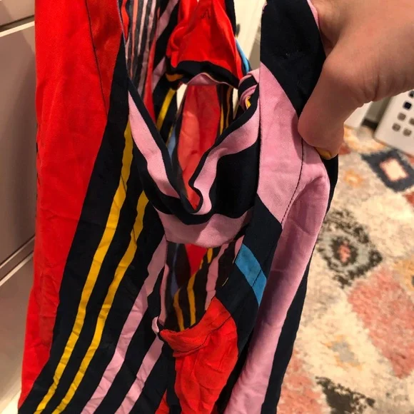 Lulu’s XS Super cute Adrift double strap tank with side cutouts + tiebacks - Picture 7 of 8